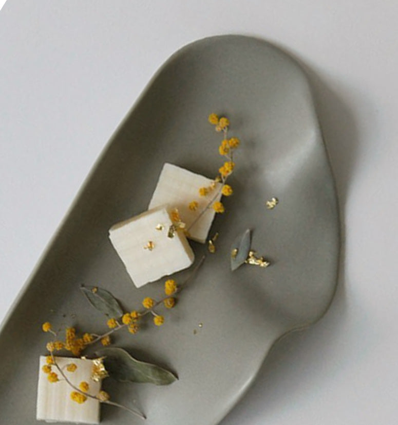 Assiette feuille en céramique NR, vert forêt