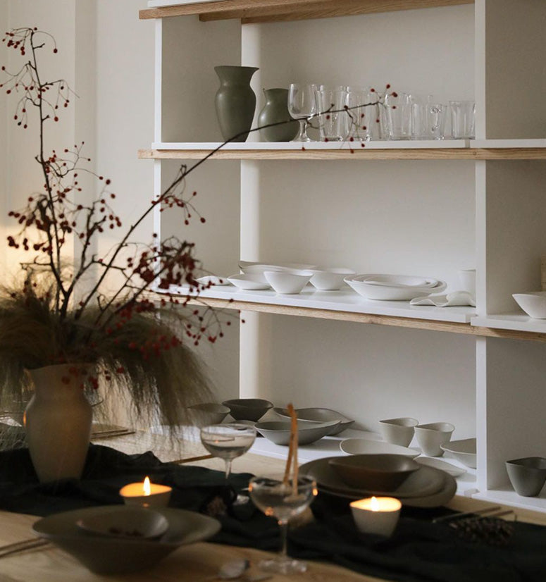 Petite assiette en galets NR Ceramics, vert forêt