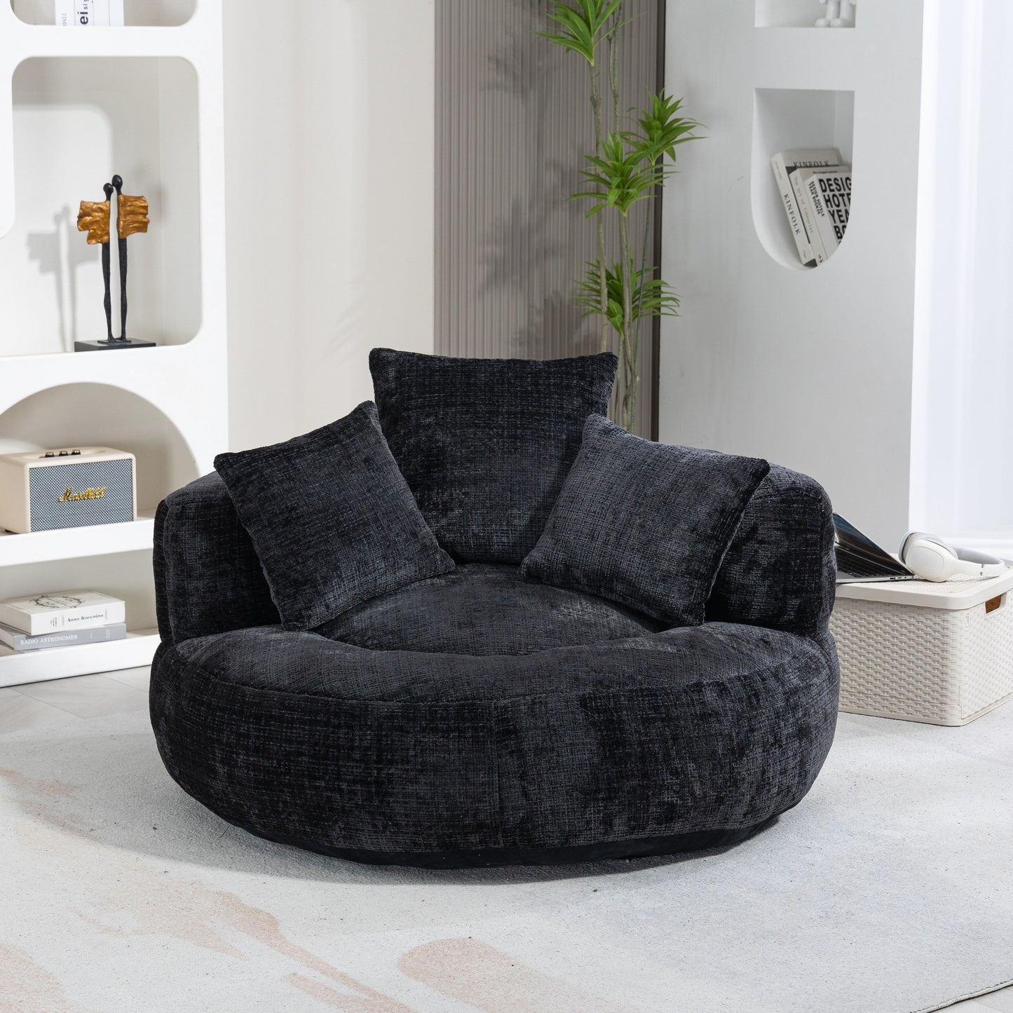 Canapé pouf géant noir en chenille 42.52, pour chambre à coucher, avec trois coussins.