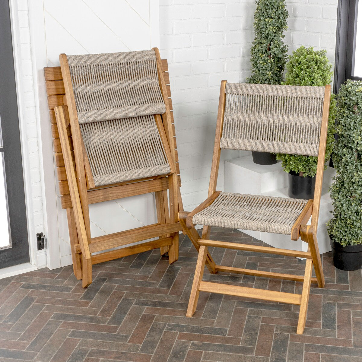 Cadiz Ensemble de bistro extérieur pliable 3 pièces en bois d'acacia, style côtier moderne, par JONATHAN Y