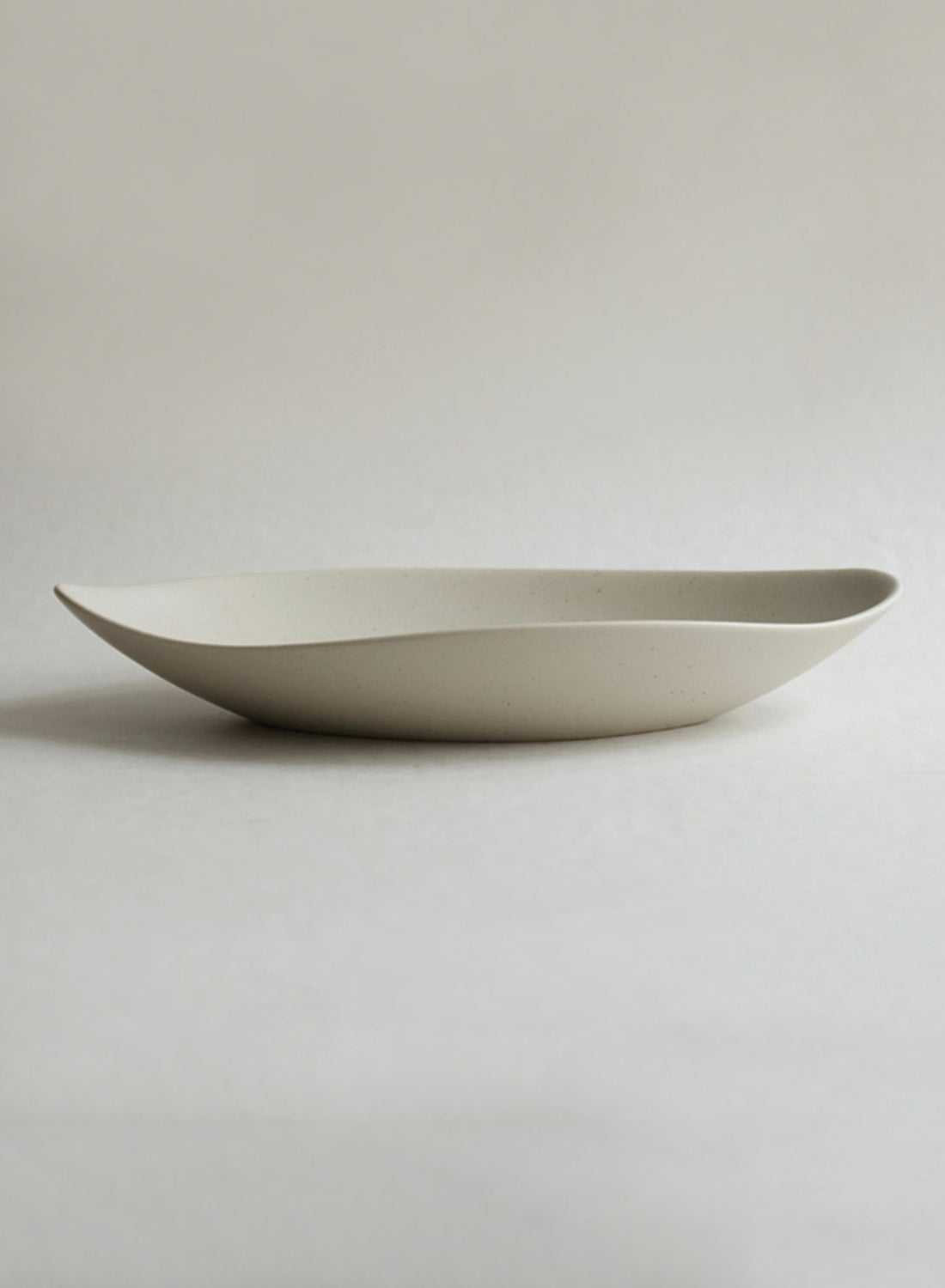 Assiette ovale en céramique NR, beige terre