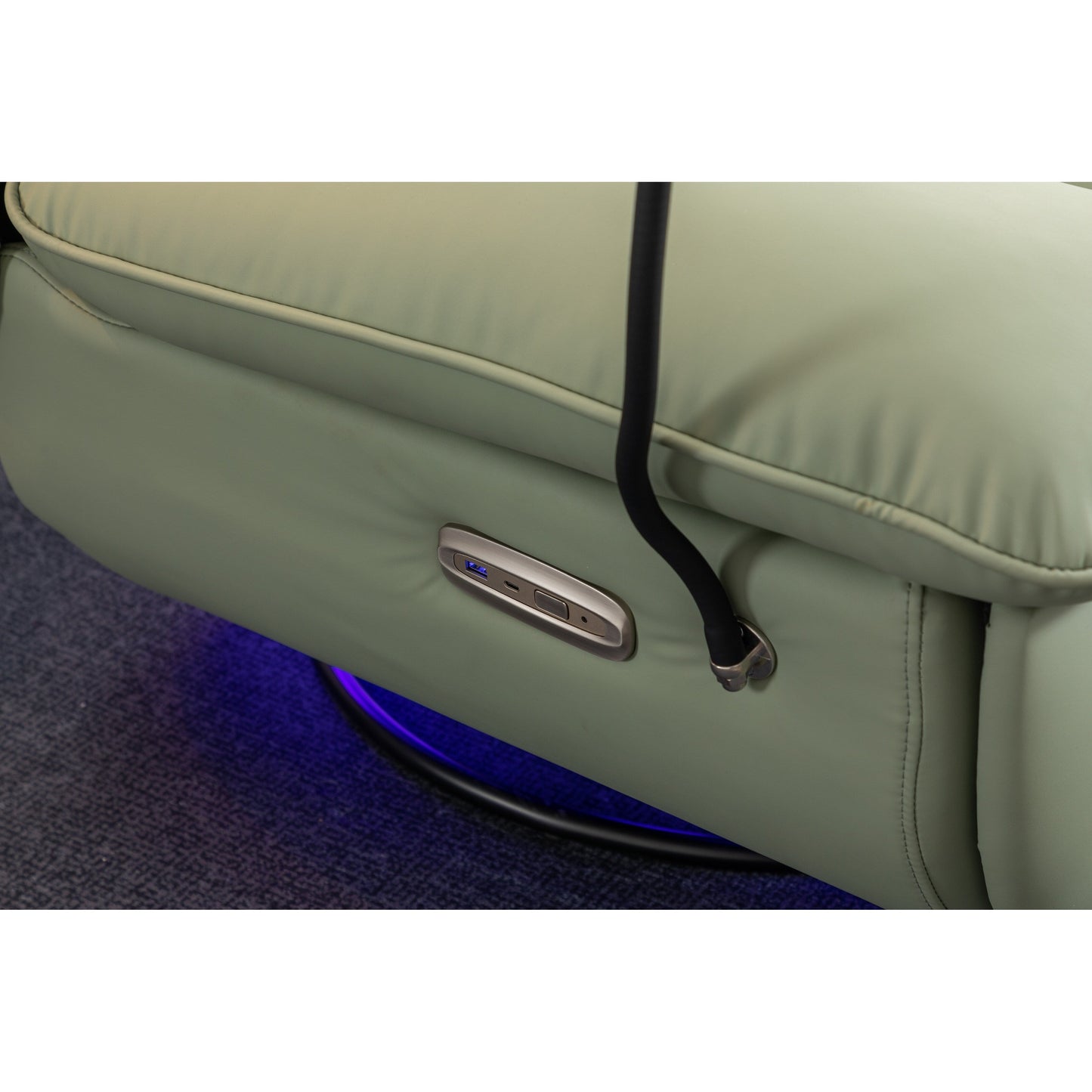 Fauteuil inclinable pivotant à commande électrique avec haut-parleurs Bluetooth, porte-téléphone, ports de charge USB et Type-C, et rangement caché dans les accoudoirs.