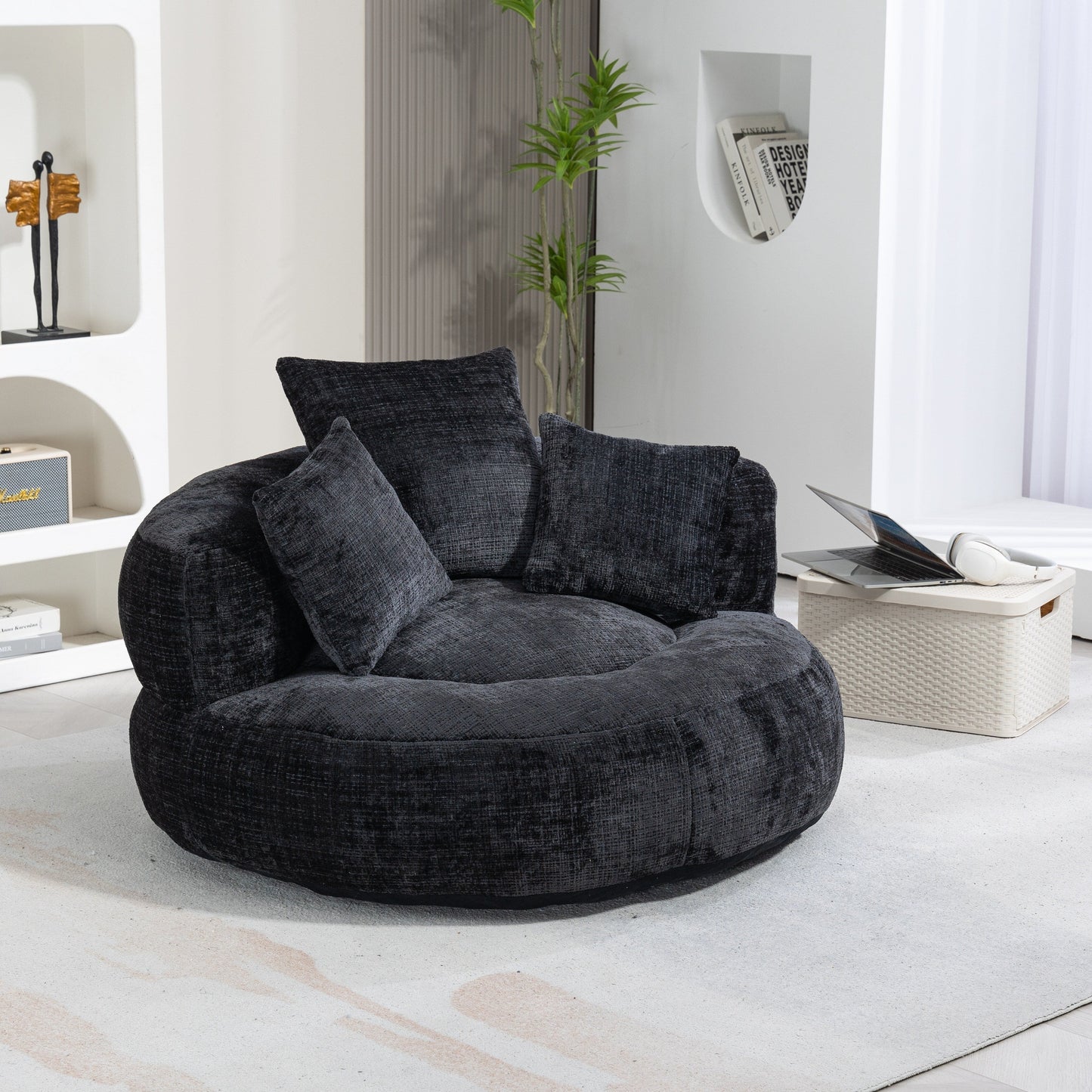Canapé pouf géant noir en chenille 42.52, pour chambre à coucher, avec trois coussins.