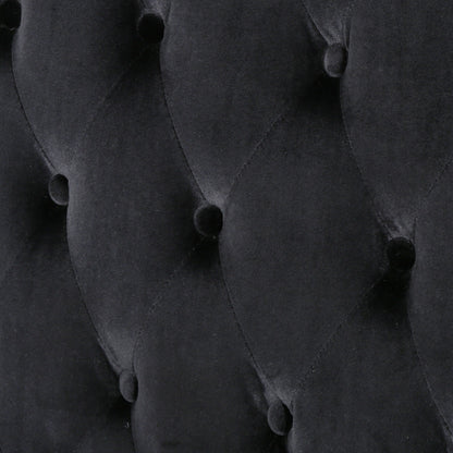 Canapé deux places à dossier haut et accoudoirs capitonnés en velours noir.