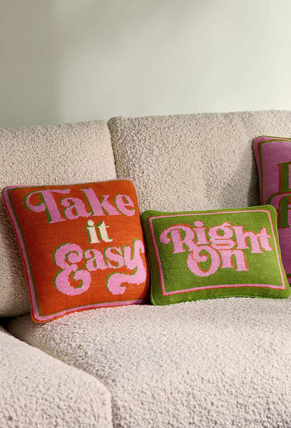 Coussin brodé Take It Easy de Jonathan Adler
