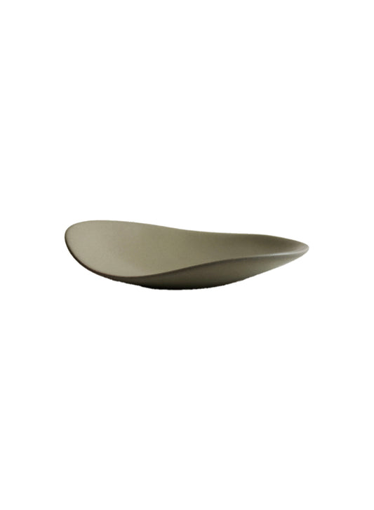 Petite assiette en galets NR Ceramics, vert forêt