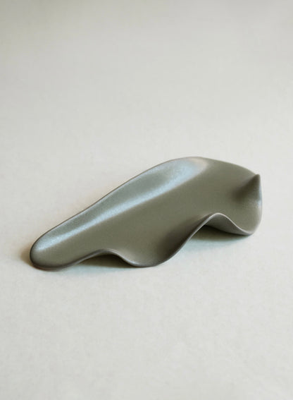 Assiette feuille en céramique NR, vert forêt