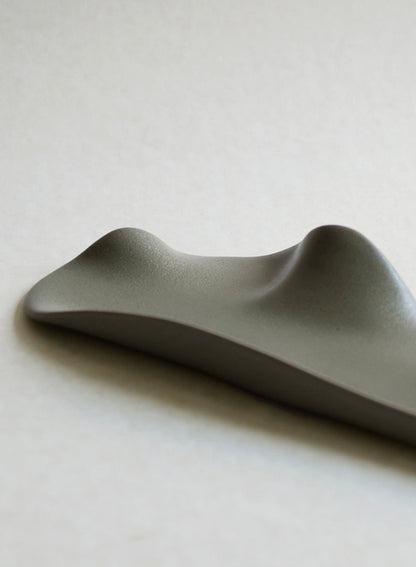 Assiette feuille en céramique NR, vert forêt