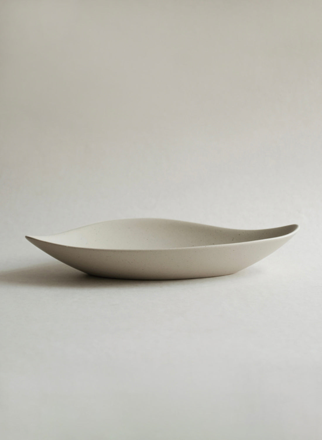 Assiette ovale en céramique NR, beige terre